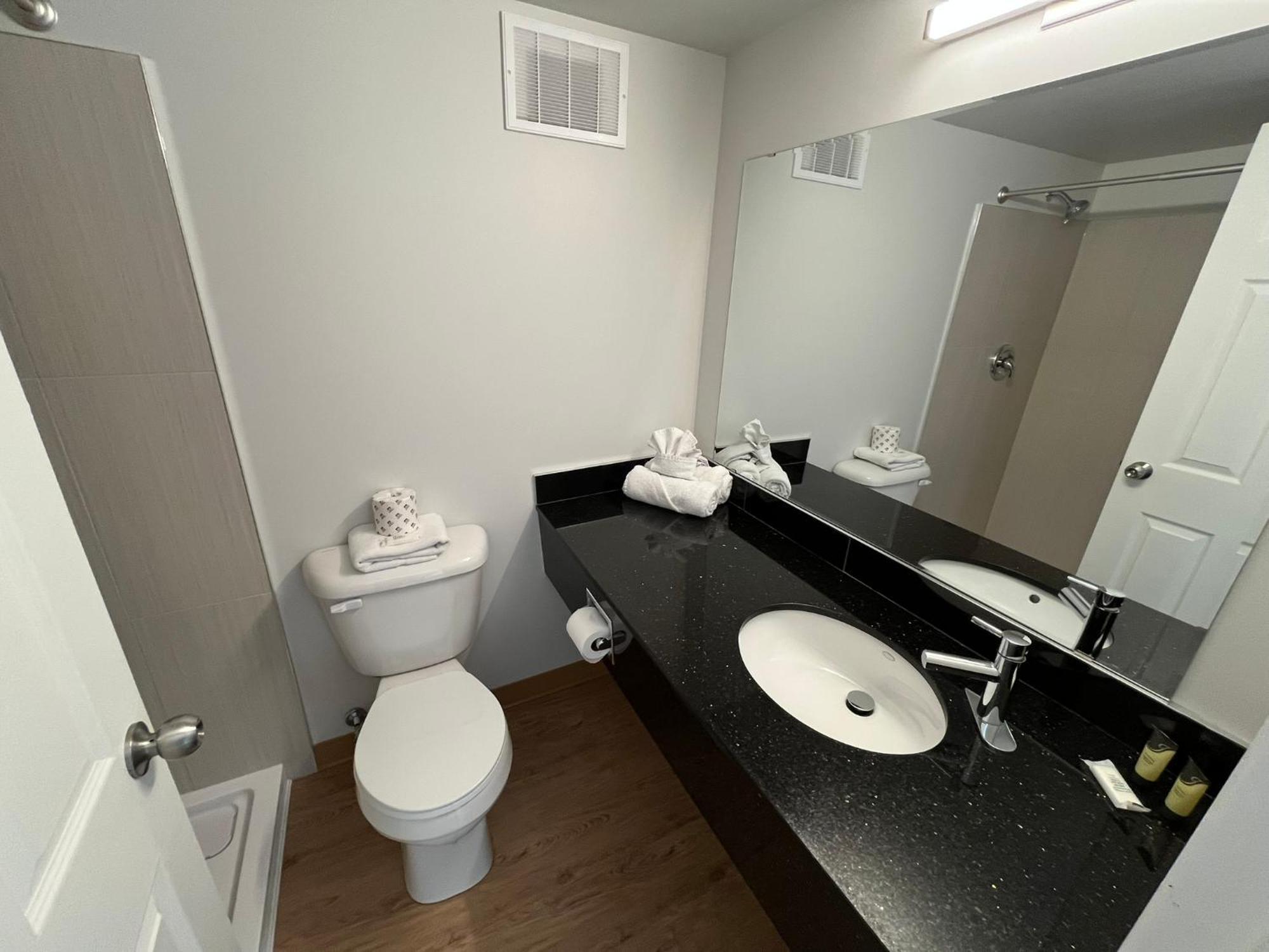 The Lodge Inn Edmonton Bagian luar foto