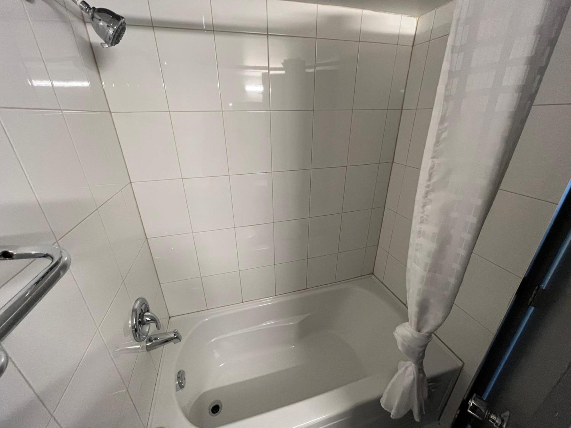 The Lodge Inn Edmonton Bagian luar foto